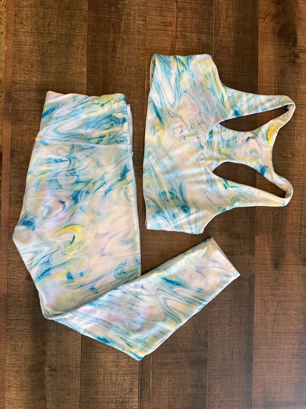 Betsey Johnson Women's Marble-Print Sports Bra & Legging Set - Pastel Blue